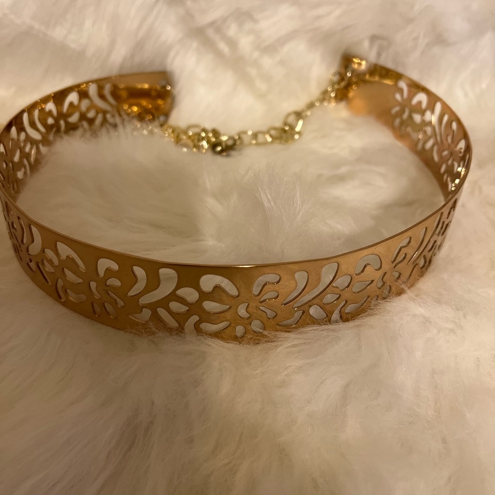 Fashionable bangle style belt.